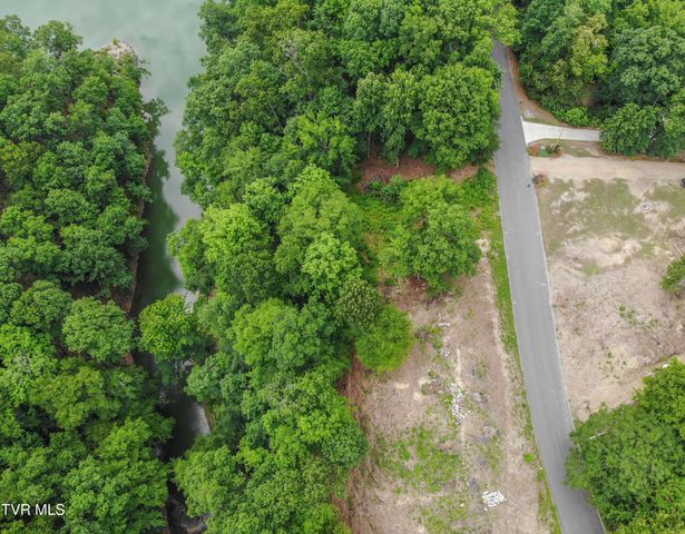 101 Pointe Drive, Piney Flats, TN 37686