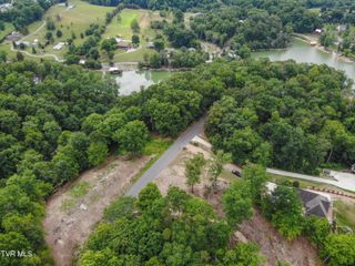 101 Pointe Drive, Piney Flats, TN 37686