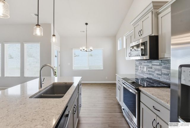 16906 Mary Street, Omaha, NE 68116