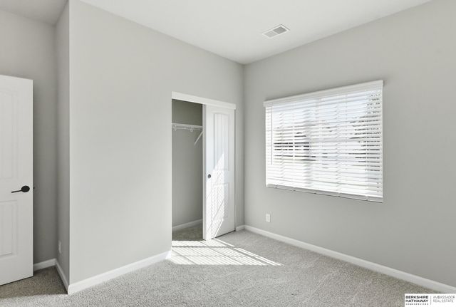 16906 Mary Street, Omaha, NE 68116