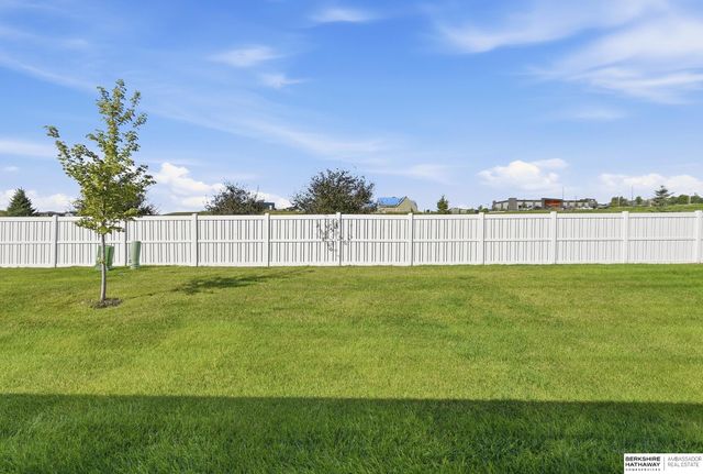 16906 Mary Street, Omaha, NE 68116