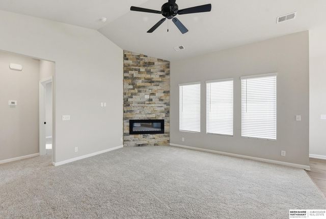 16906 Mary Street, Omaha, NE 68116