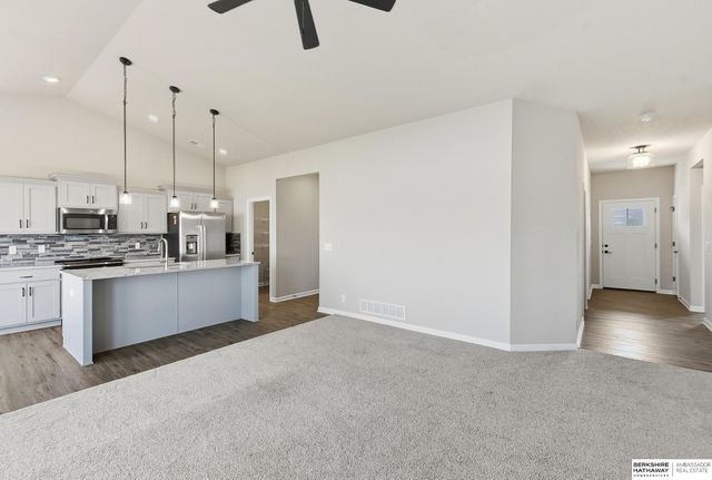 16906 Mary Street, Omaha, NE 68116
