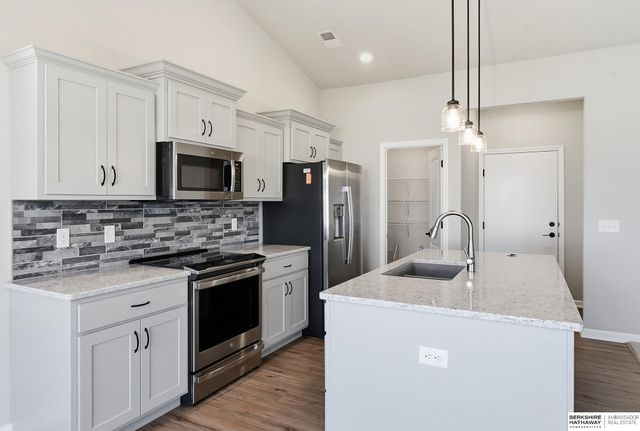16906 Mary Street, Omaha, NE 68116