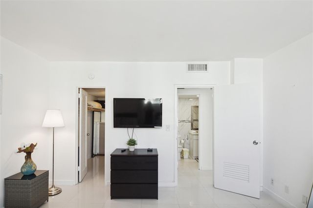 3901 S Ocean Drive 10D, Hollywood, FL 33019