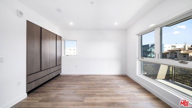 5153 Maplewood Avenue 107, Los Angeles, CA 90004