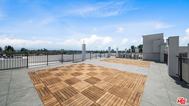5153 Maplewood Avenue 107, Los Angeles, CA 90004