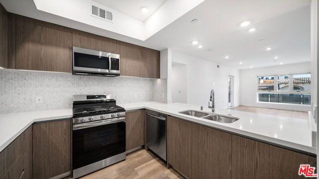 5153 Maplewood Avenue 107, Los Angeles, CA 90004