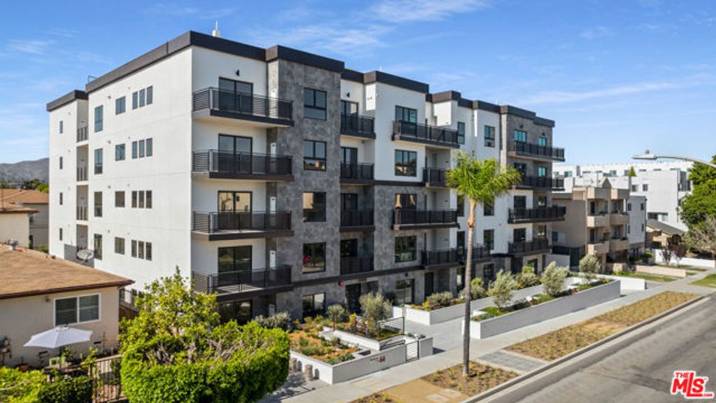 5153 Maplewood Avenue 107, Los Angeles, CA 90004
