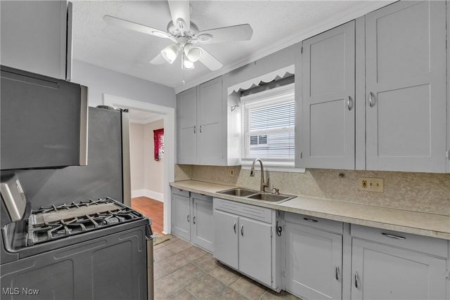 131 25th Street NW, Barberton, OH 44203