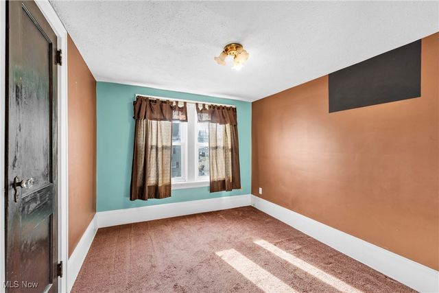 131 25th Street NW, Barberton, OH 44203