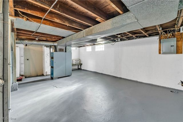 131 25th Street NW, Barberton, OH 44203