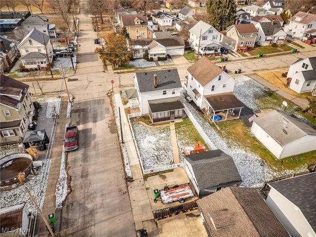 131 25th Street NW, Barberton, OH 44203