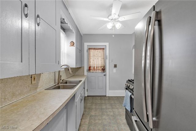 131 25th Street NW, Barberton, OH 44203