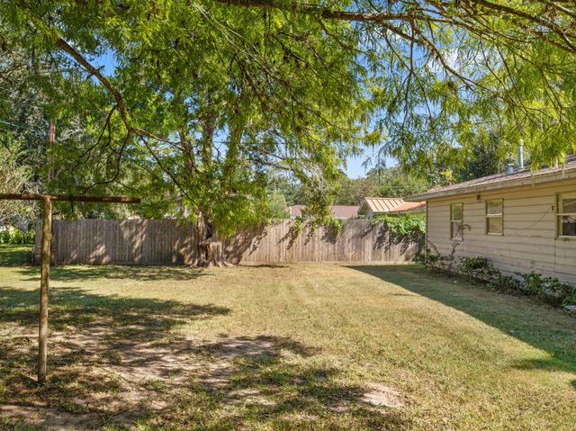 2217 Linwood Lane, Bay City, TX 77414