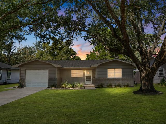 2217 Linwood Lane, Bay City, TX 77414