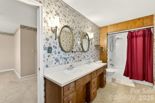 408 Spring Street NW, Lenoir, NC 28645