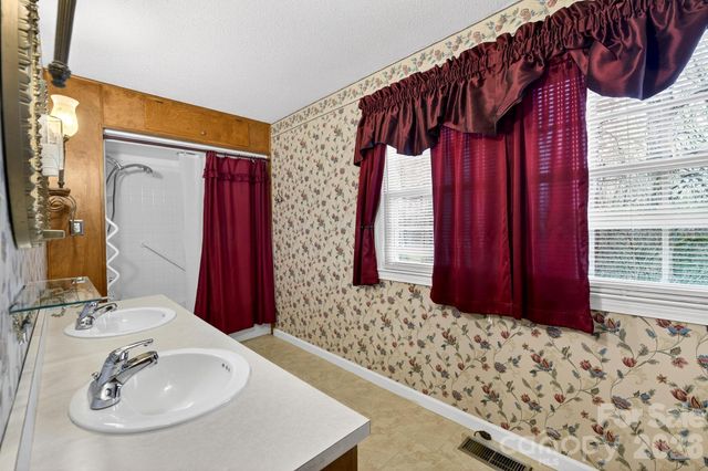 408 Spring Street NW, Lenoir, NC 28645