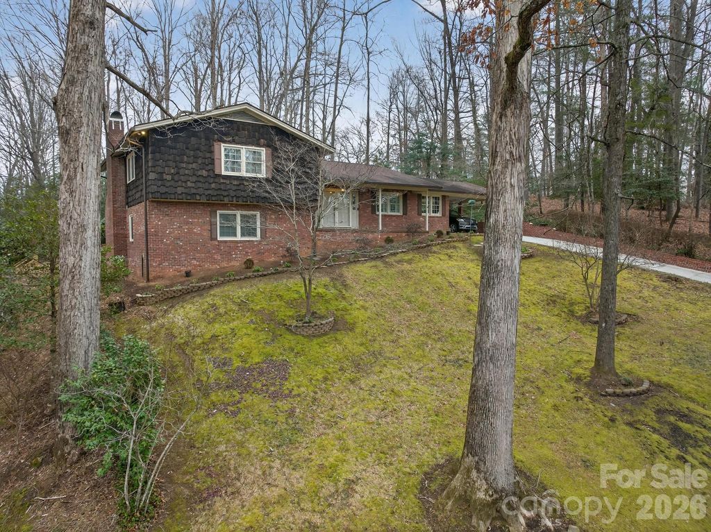 408 Spring Street NW, Lenoir, NC 28645