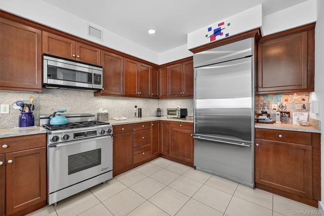 10 City Place PH3H, White Plains, NY 10601