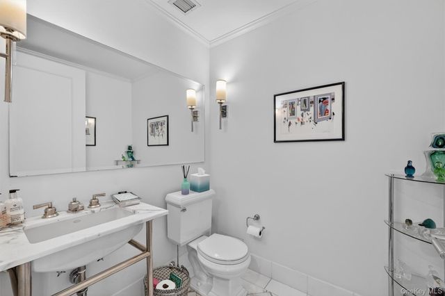 10 City Place PH3H, White Plains, NY 10601