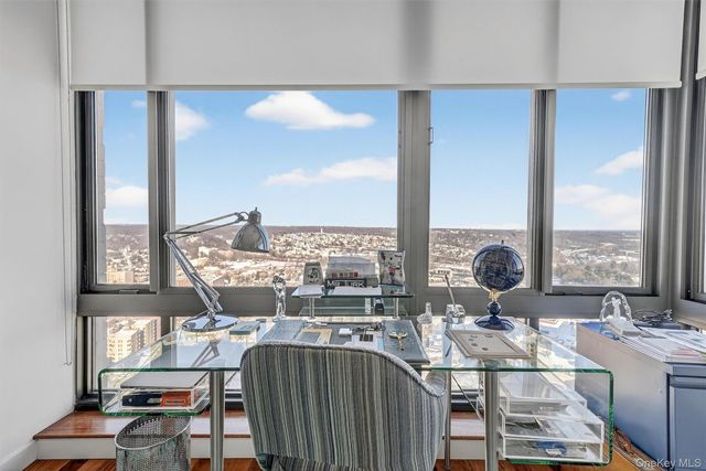 10 City Place PH3H, White Plains, NY 10601