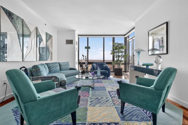 10 City Place PH3H, White Plains, NY 10601