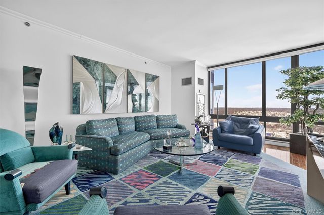 10 City Place PH3H, White Plains, NY 10601