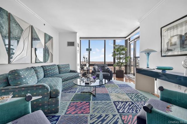 10 City Place PH3H, White Plains, NY 10601