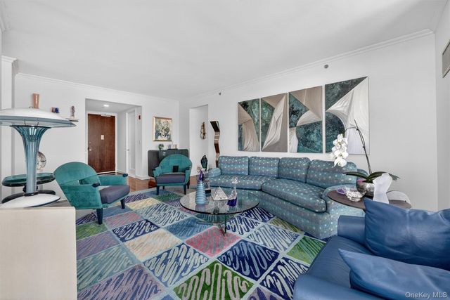 10 City Place PH3H, White Plains, NY 10601