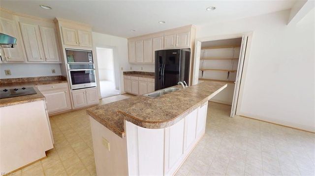 23 Boykin LN, Hampton, VA 23663