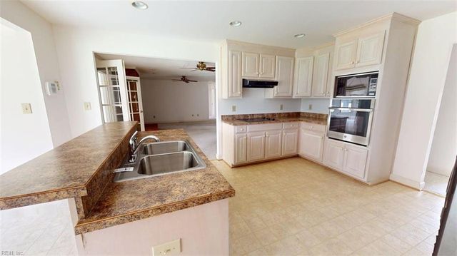 23 Boykin LN, Hampton, VA 23663