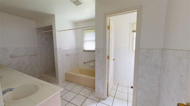 23 Boykin LN, Hampton, VA 23663