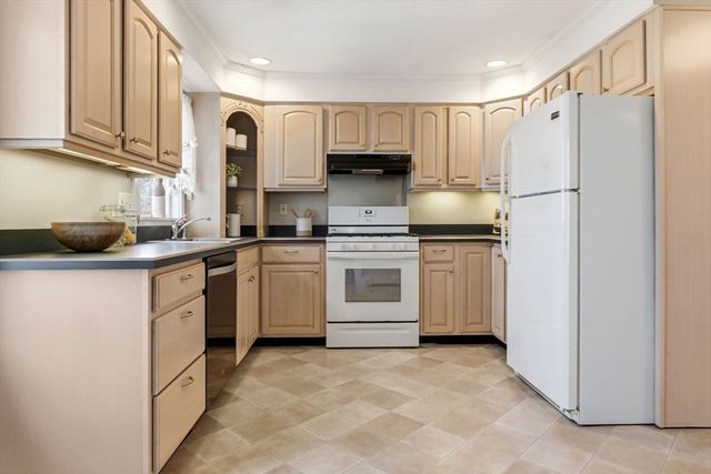 12 Broadway, Stoneham, MA 02180