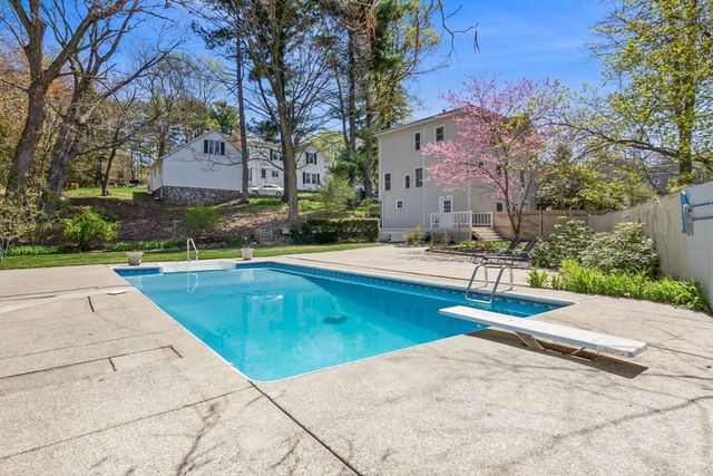 12 Broadway, Stoneham, MA 02180
