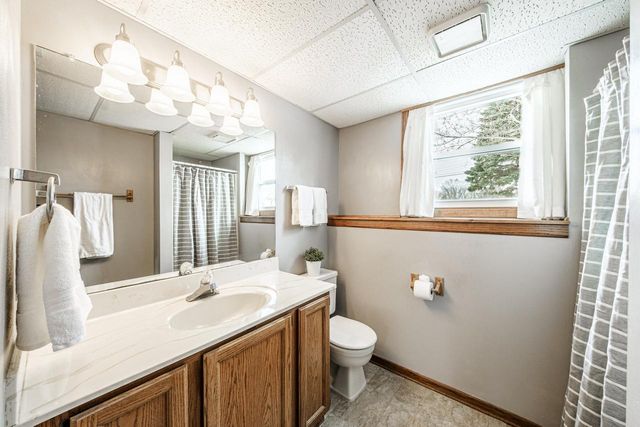 520 Greenmeadow DRIVE, Waukesha, WI 53188