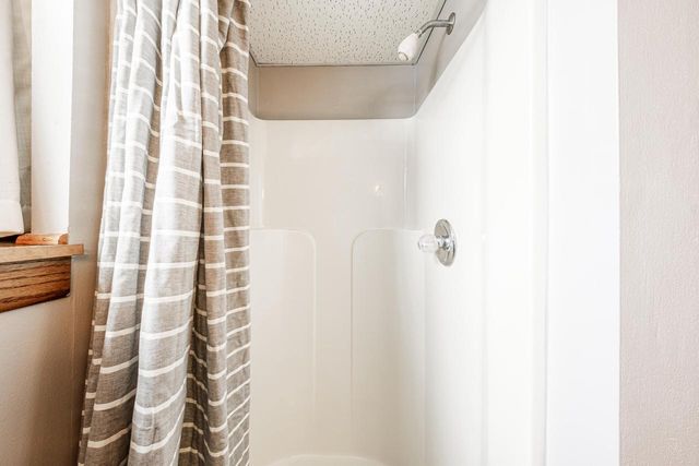 520 Greenmeadow DRIVE, Waukesha, WI 53188