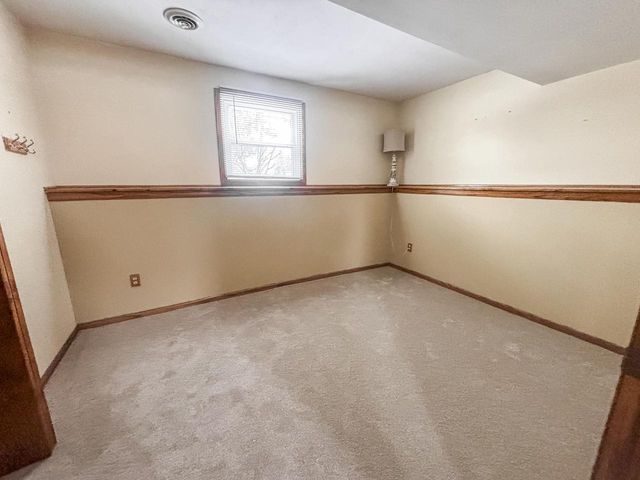 520 Greenmeadow DRIVE, Waukesha, WI 53188