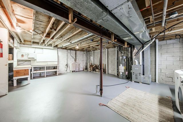 520 Greenmeadow DRIVE, Waukesha, WI 53188