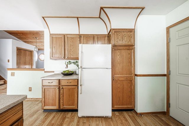 520 Greenmeadow DRIVE, Waukesha, WI 53188