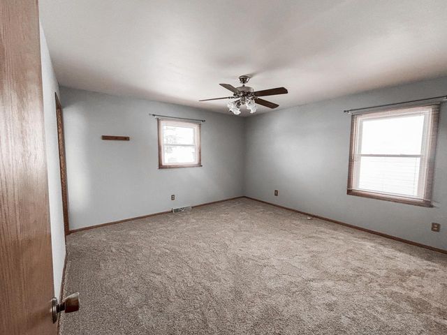 520 Greenmeadow DRIVE, Waukesha, WI 53188