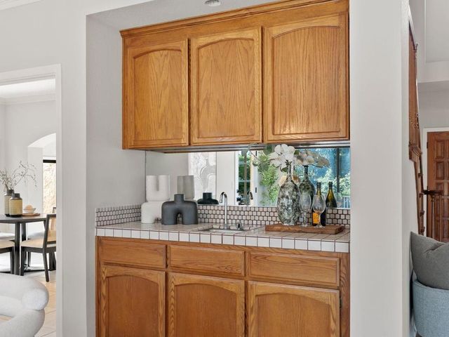 6 Woodridge Court, Redwood City, CA 94061