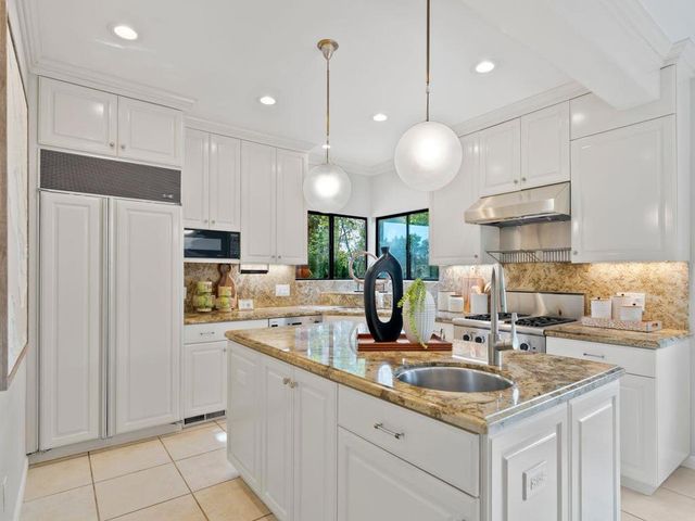 6 Woodridge Court, Redwood City, CA 94061