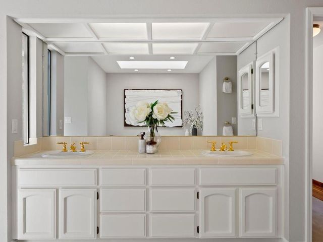 6 Woodridge Court, Redwood City, CA 94061