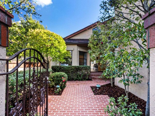 6 Woodridge Court, Redwood City, CA 94061