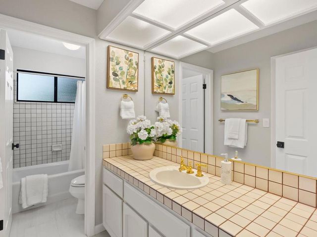 6 Woodridge Court, Redwood City, CA 94061