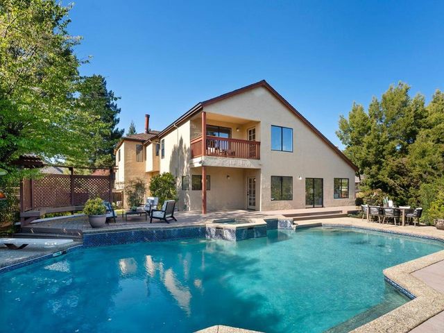 6 Woodridge Court, Redwood City, CA 94061