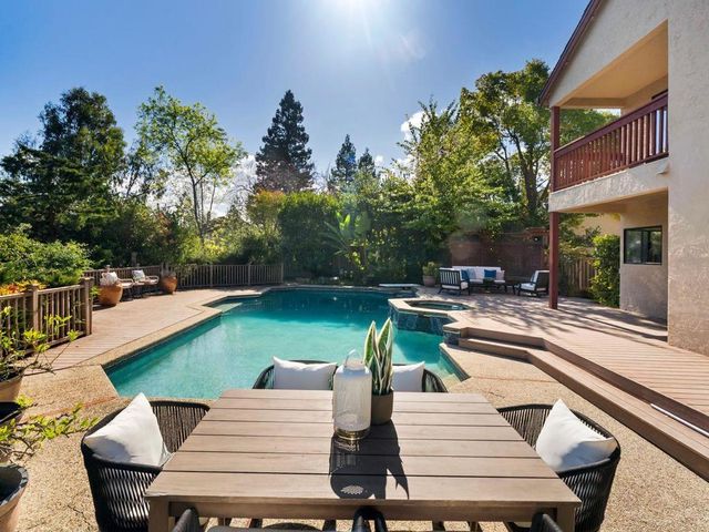 6 Woodridge Court, Redwood City, CA 94061