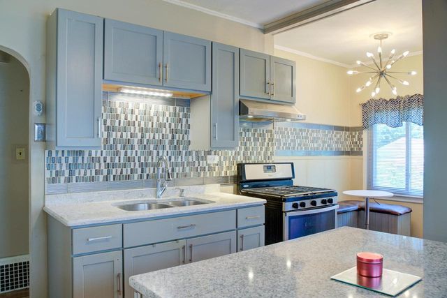 2640 N 48th STREET, Milwaukee, WI 53210