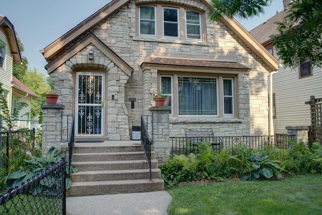 2640 N 48th STREET, Milwaukee, WI 53210